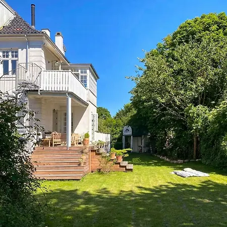 Mansion Flat With Garden Near And Centre *