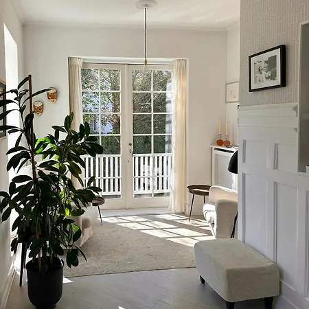 Feriehus Mansion Flat With Garden Near And Centre