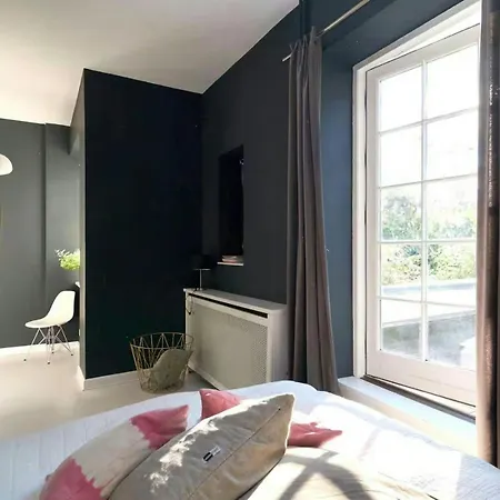Mansion Flat With Garden Near And Centre