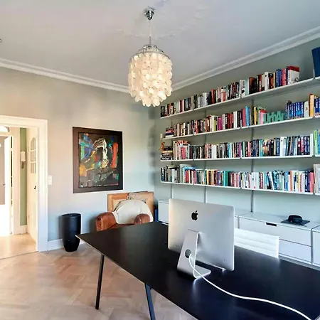 Mansion Flat With Garden Near And Centre