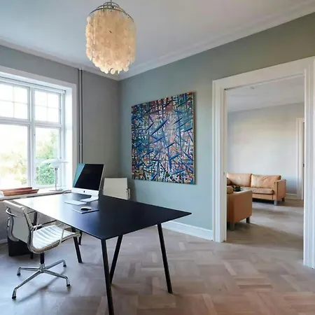 Feriehus Mansion Flat With Garden Near And Centre København