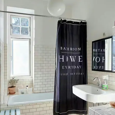 Mansion Flat With Garden Near And Centre *