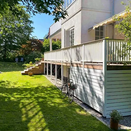 Feriehus Mansion Flat With Garden Near And Centre *